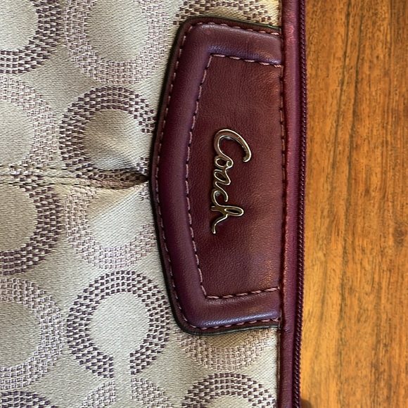 Coach Ashley signature Wristlet - Picture 6 of 8